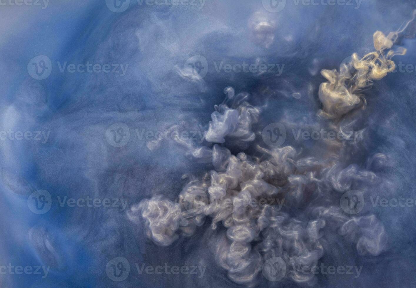 abstrato fluido acrílico pintura. marmorizado azul e ouro abstrato tinta nuvem em fundo. líquido mármore padronizar. moderno arte. foto