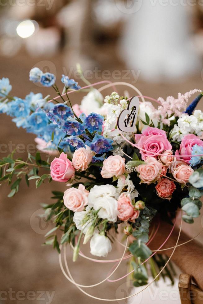 elegantes decorações de casamento feitas de flores naturais foto