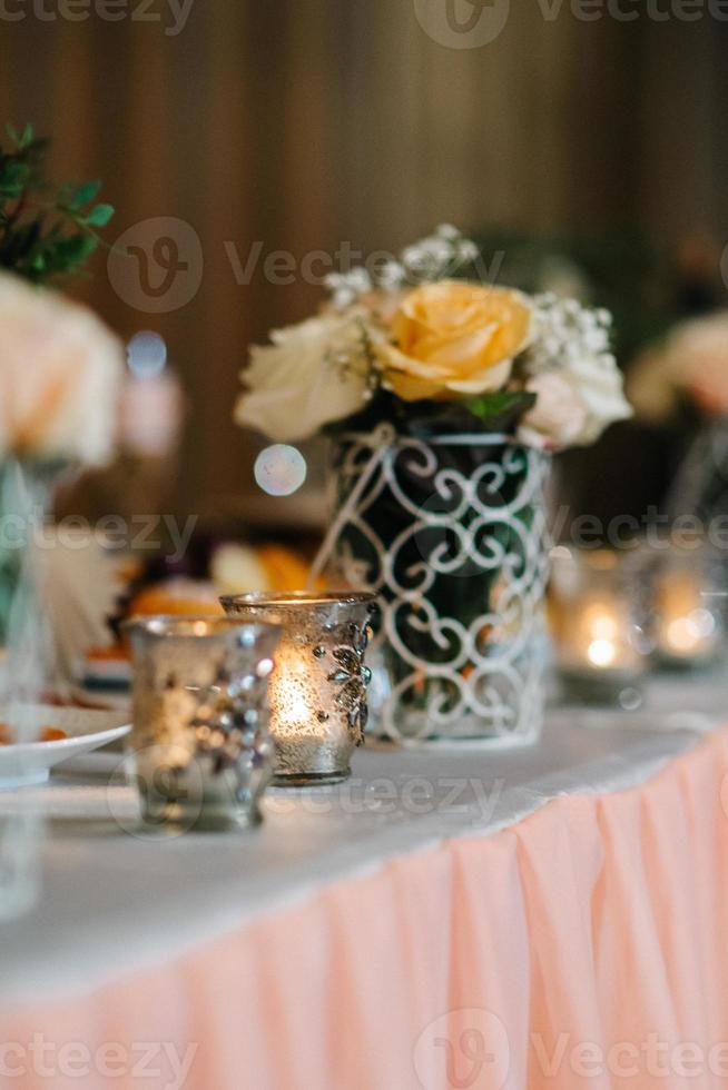 elegantes decorações de casamento feitas de flores naturais foto