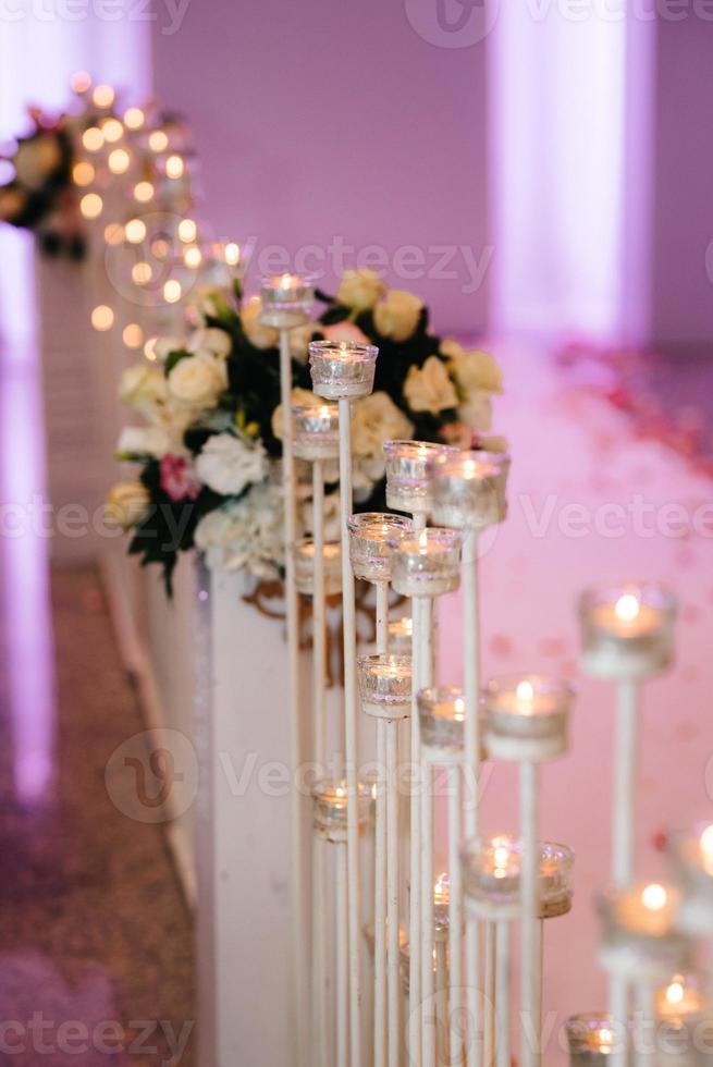 elegantes decorações de casamento feitas de flores naturais foto