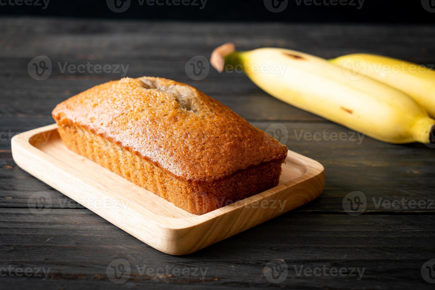 pão de banana caseiro fatiado foto