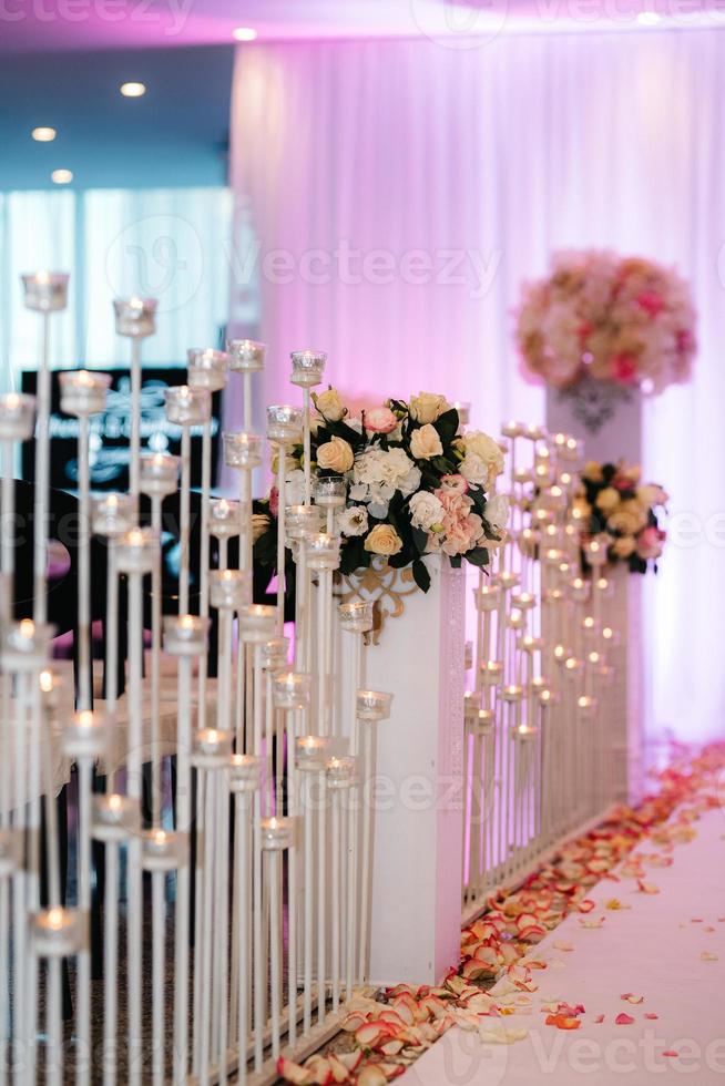 elegantes decorações de casamento feitas de flores naturais foto