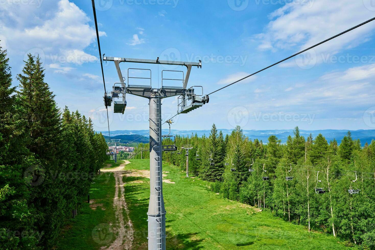montanhas com aberto cabo carros elevador, karpacz, Polônia foto