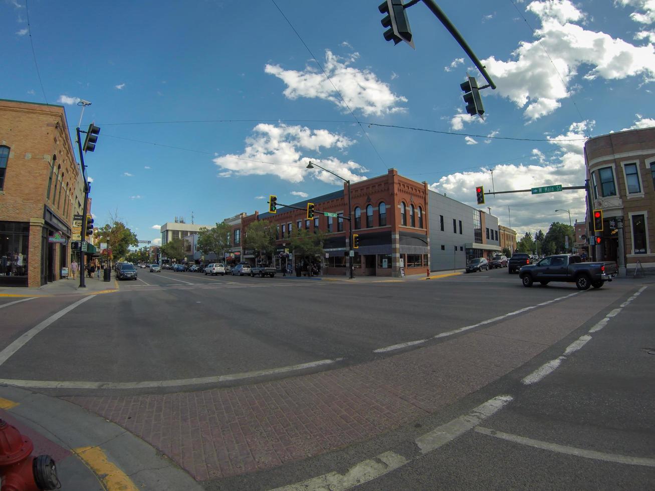 Bozeman montana no centro em um dia ensolarado foto