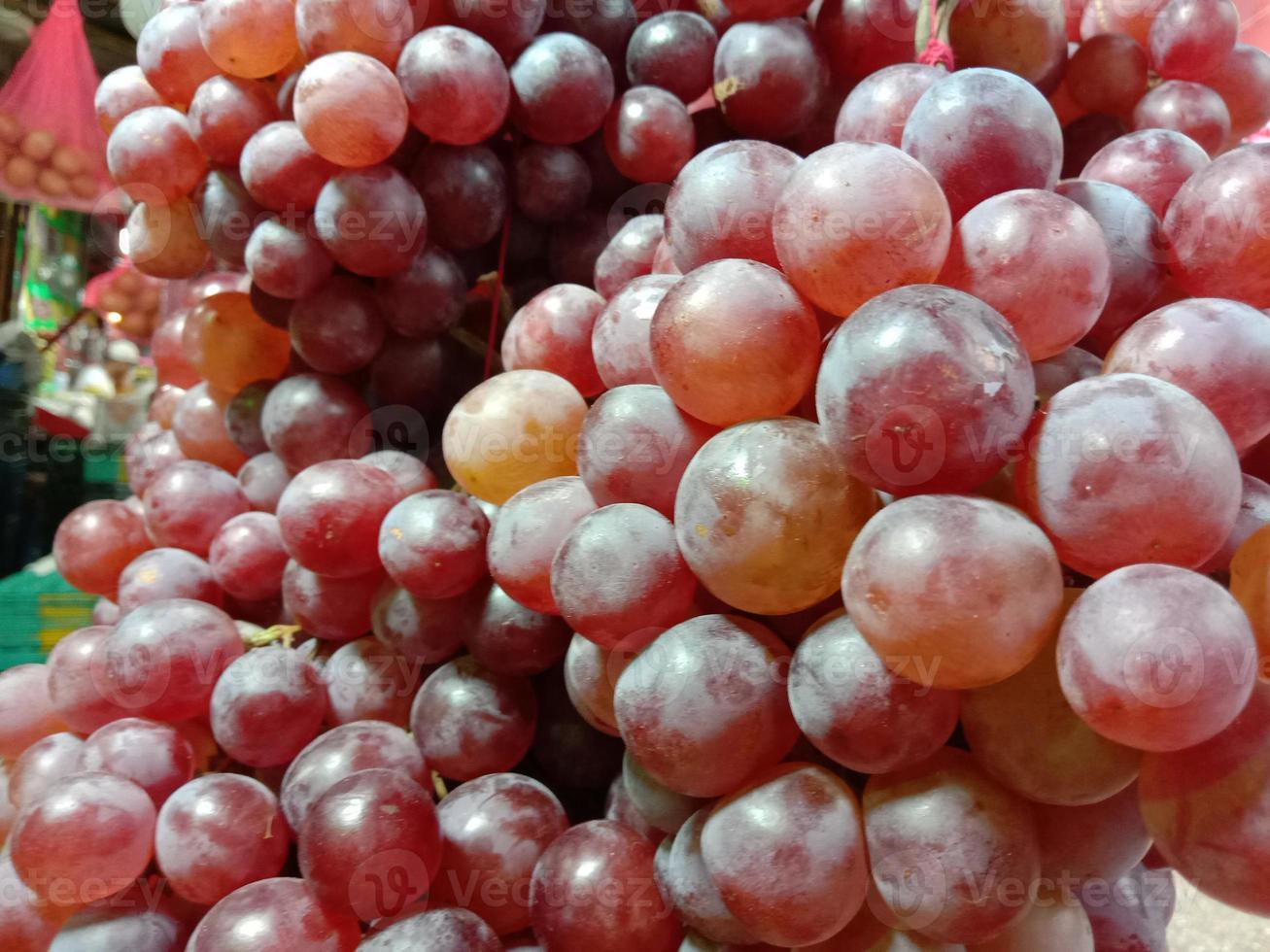 caldo de uva vermelha fresco, saboroso e saudável foto