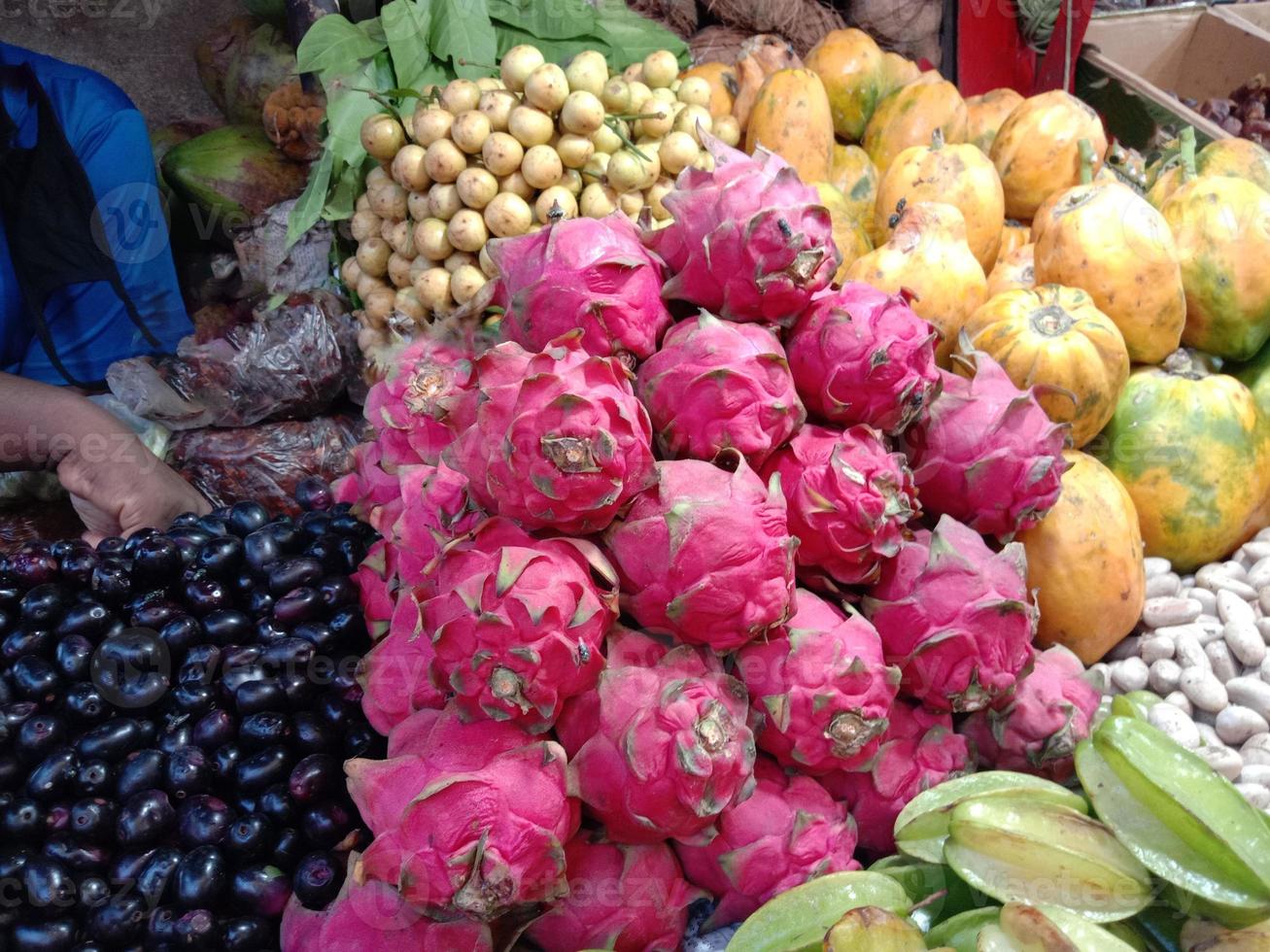 saboroso e saudável caldo de fruta do dragão foto