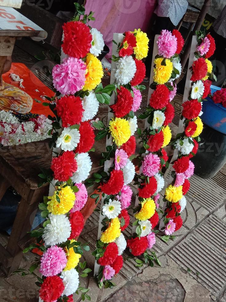 closeup de buquê de flores de várias cores foto