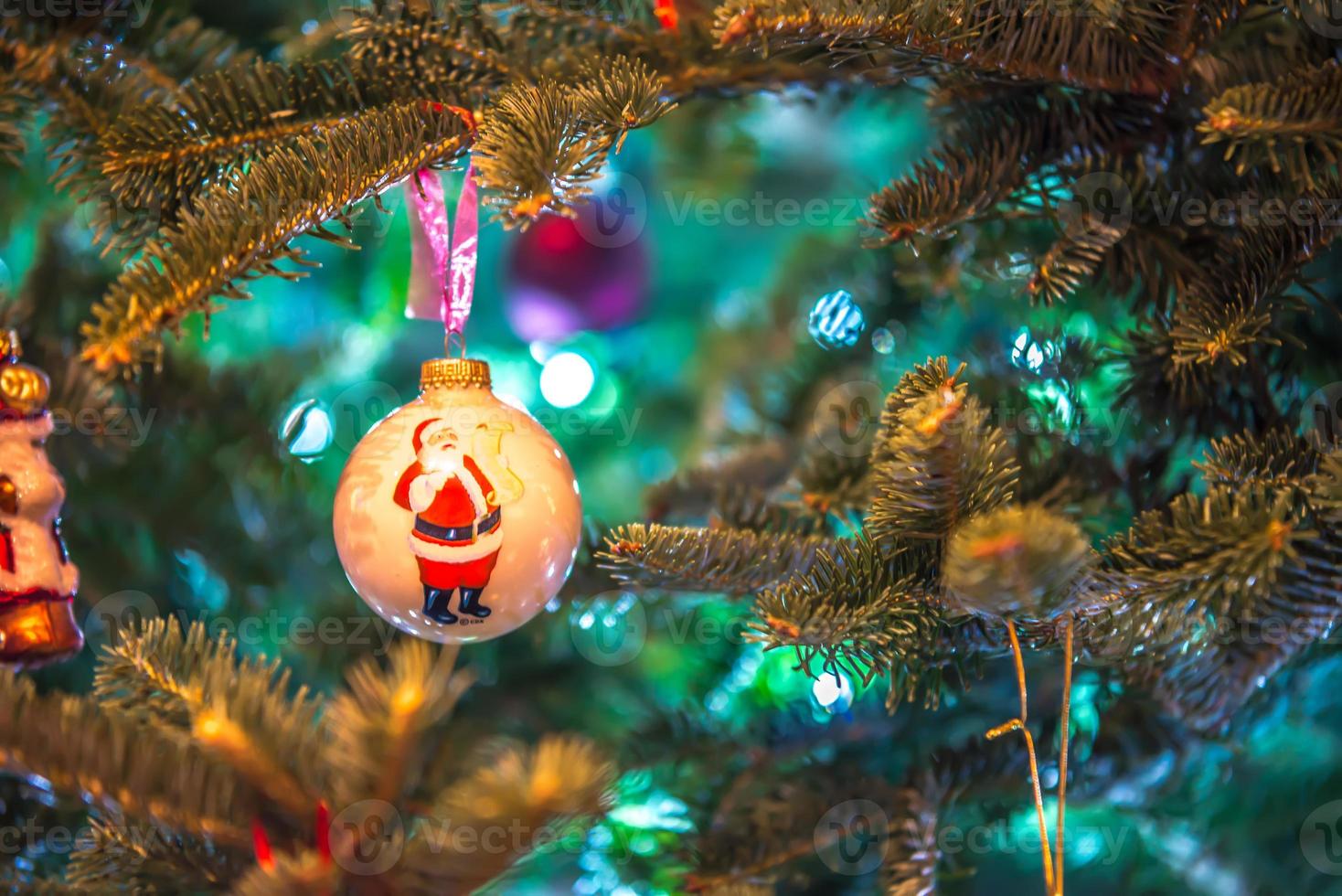 árvore de natal decorada para férias foto