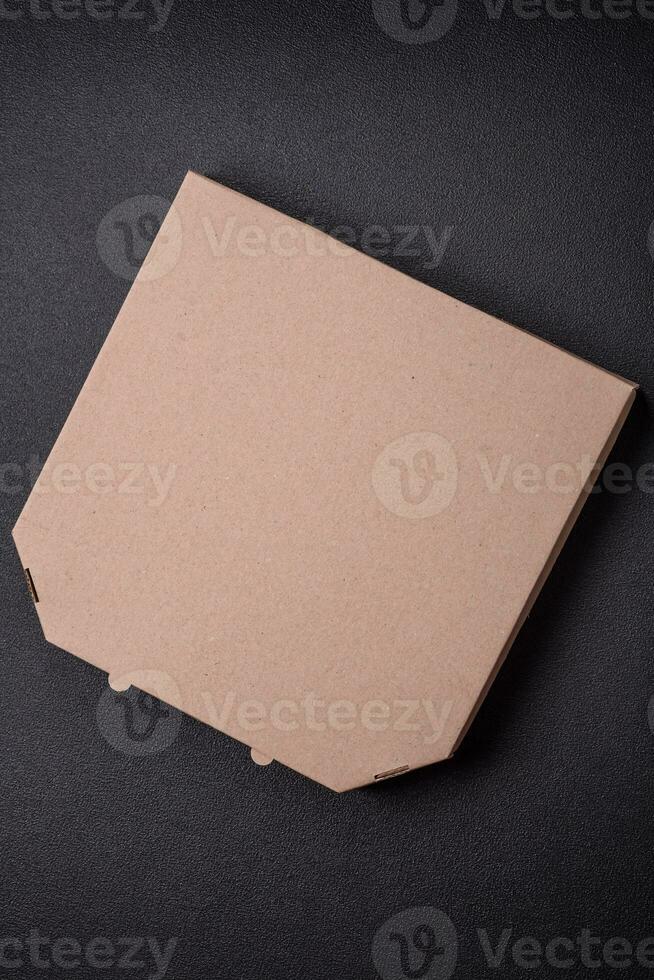 esvaziar cartão retangular Castanho caixa para Entrega do delicioso pizza foto