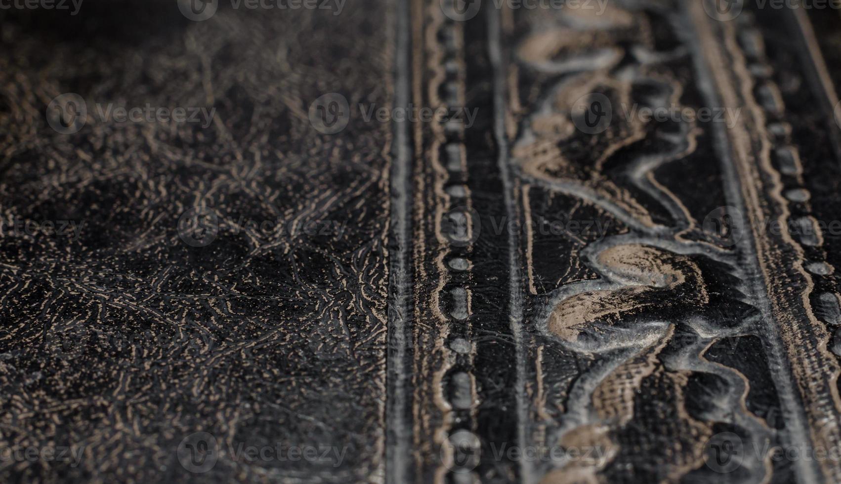 fragmento de capa de couro de um livro antigo macro close up foto