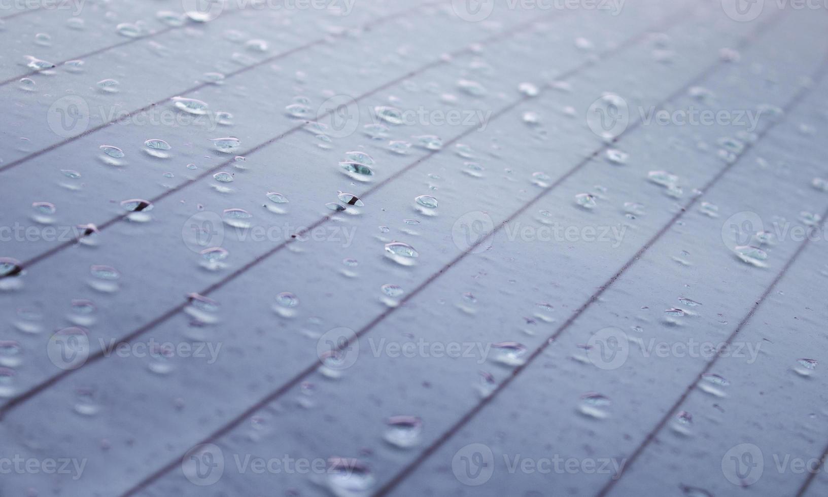 detalhe da superfície molhada pela chuva foto