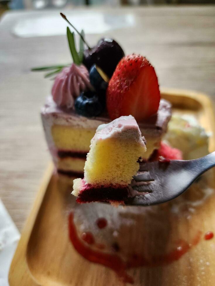 delicioso misturado baga bolo de queijo foto