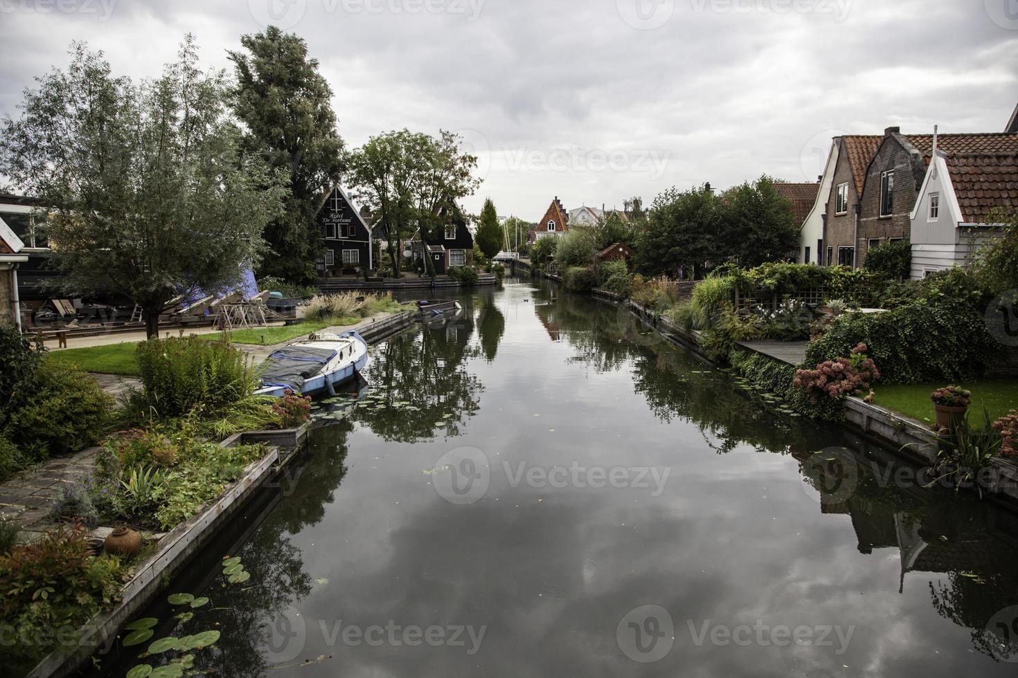 canais medievais de bruges foto