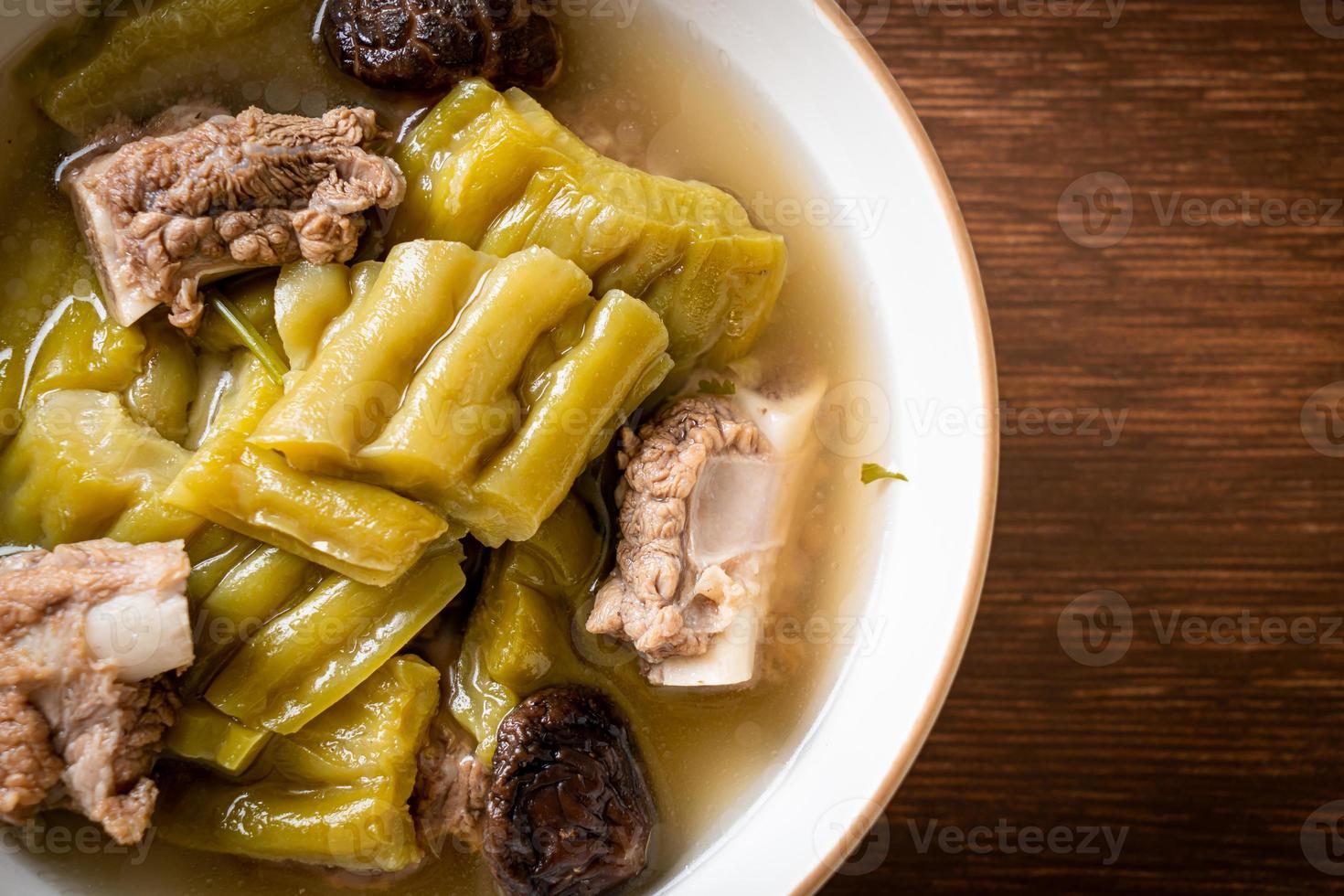 cabaça amarga com sopa de costela de porco foto