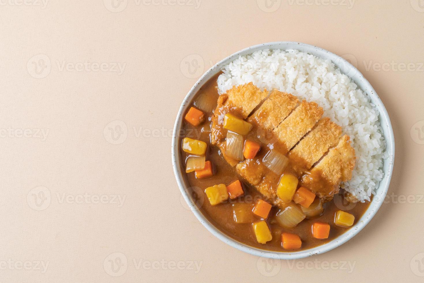 Costeleta de porco com curry frito com arroz foto