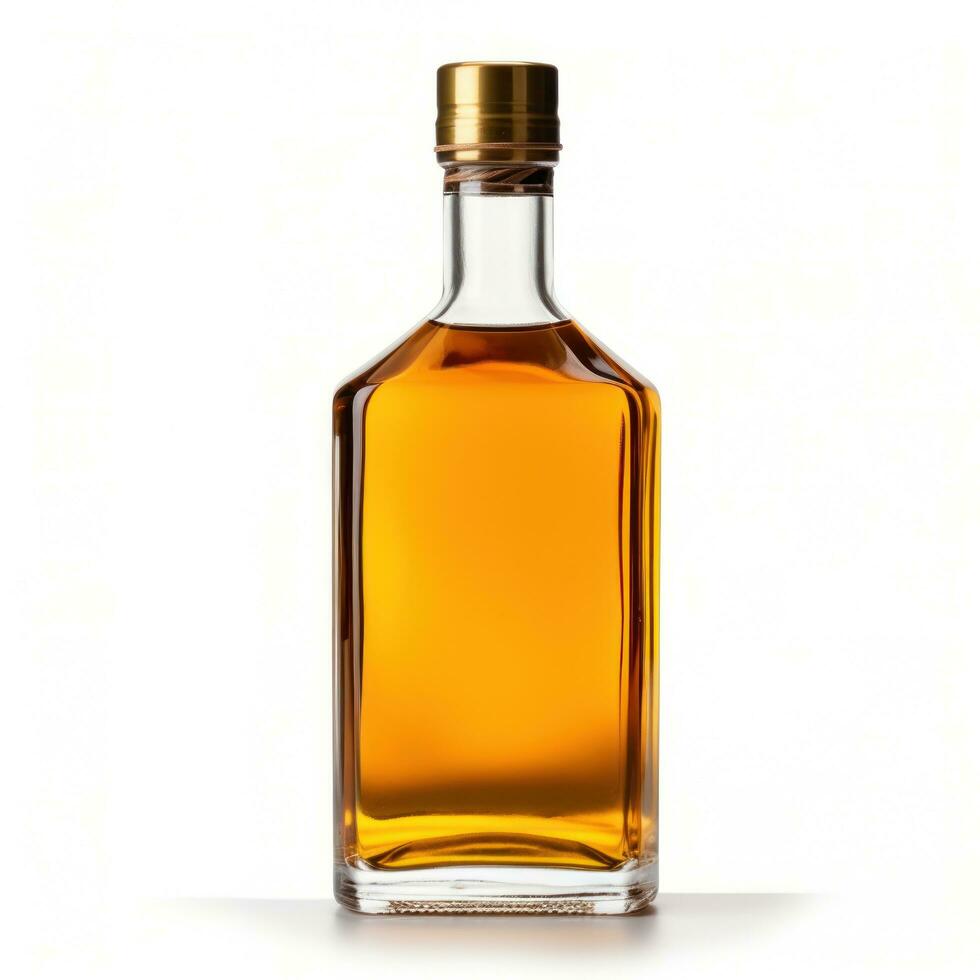 garrafa do conhaque com dourado boné isolado foto