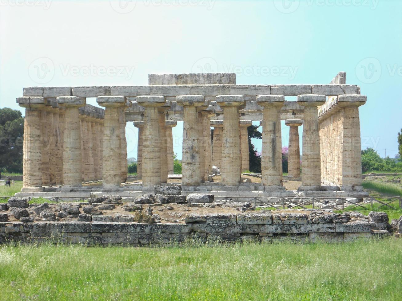 escavações arqueológicas paestum em nápoles foto