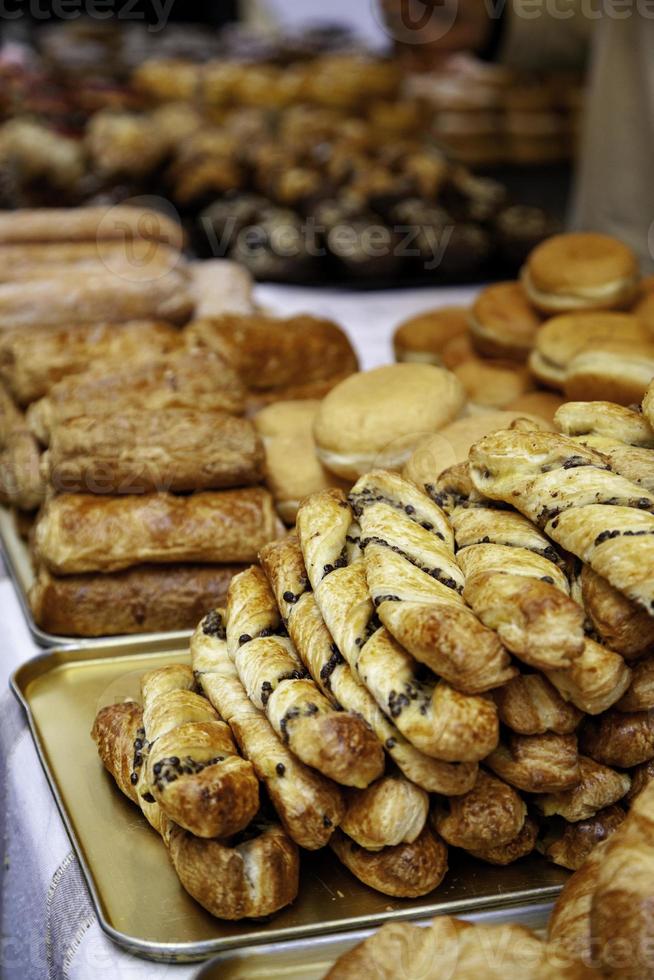 pãezinhos recheados de chocolate foto