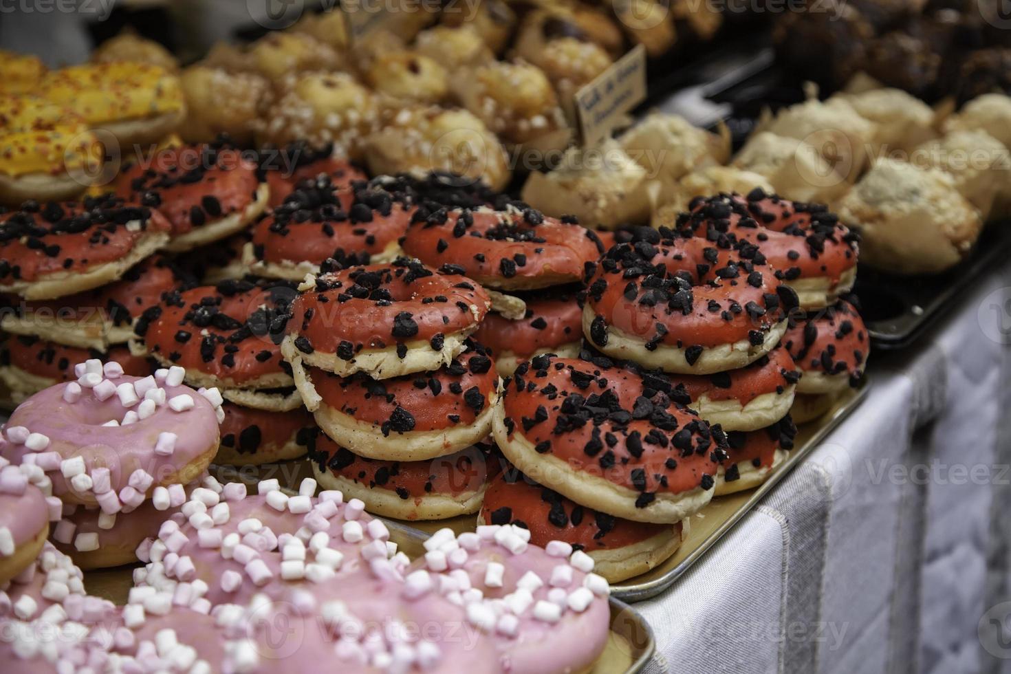 comida de donuts de chocolate foto