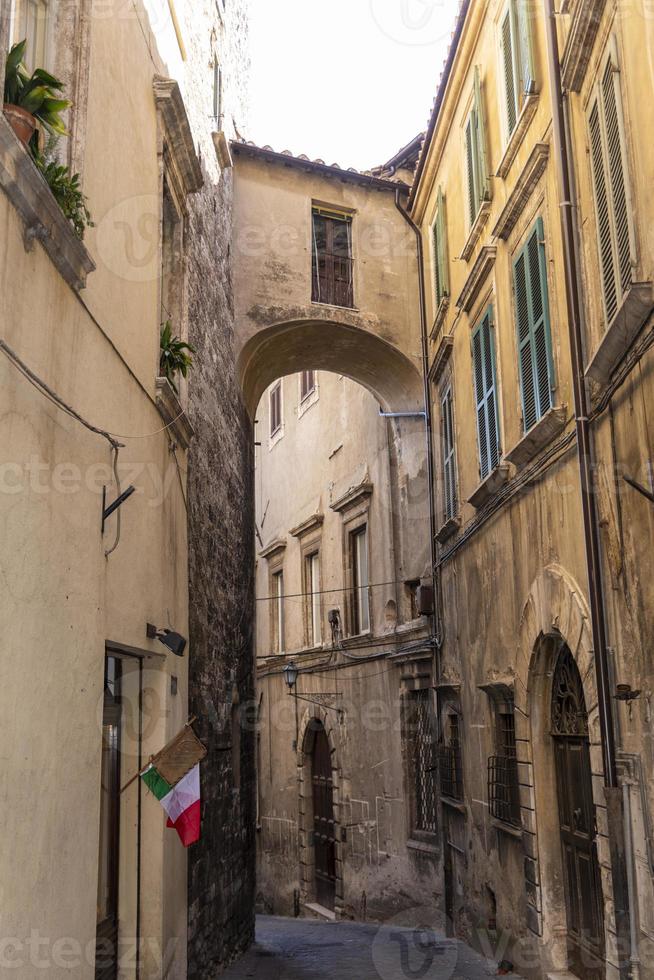 arquitetura de edifícios e vielas no país de narni foto