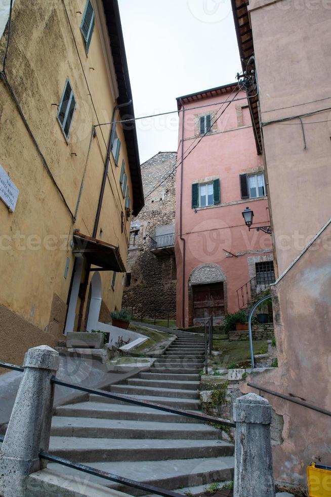 edifícios em cesi, na província de terni, itália, 2020 foto