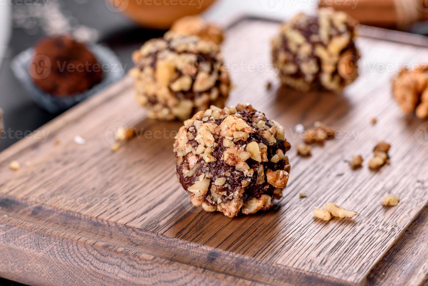 saboroso doce doce feito à mão com recheio de queijo e polvilhe foto