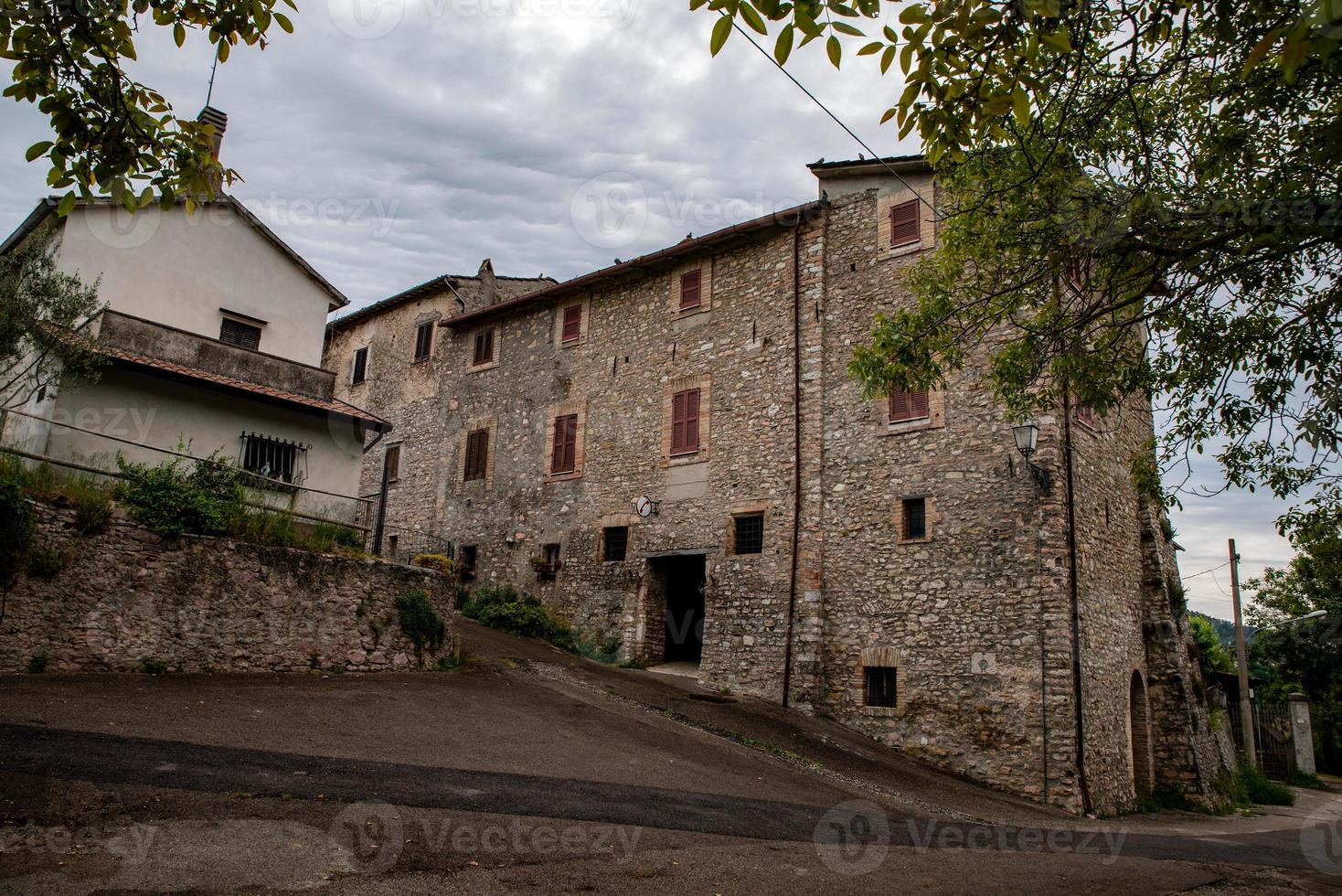 edifícios em Porzano, Umbria, Itália, 2020 foto