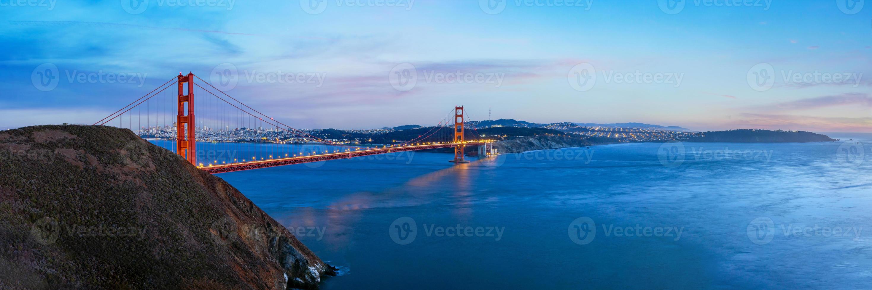 vista panorâmica da ponte Golden Gate na hora do crepúsculo foto