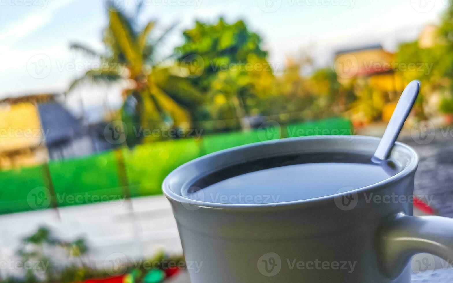 copo do americano Preto café dentro tropical restaurante México. foto