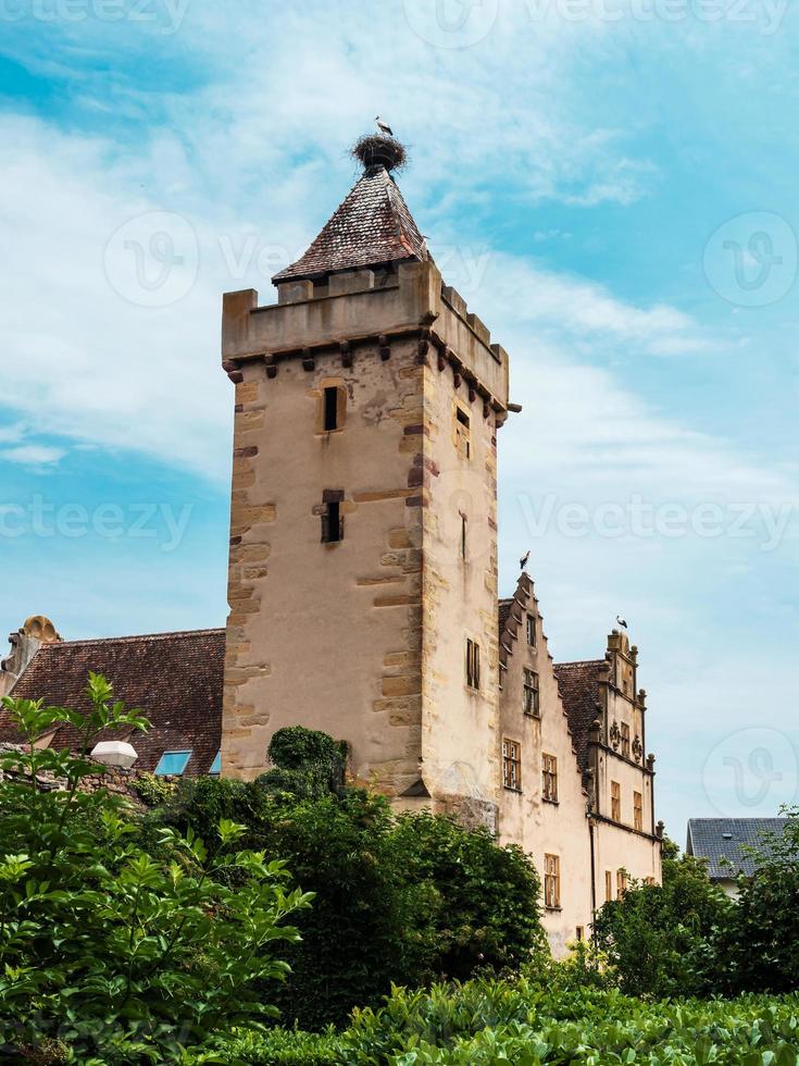 edifícios na cidade medieval de rouffach na alsácia, frança foto