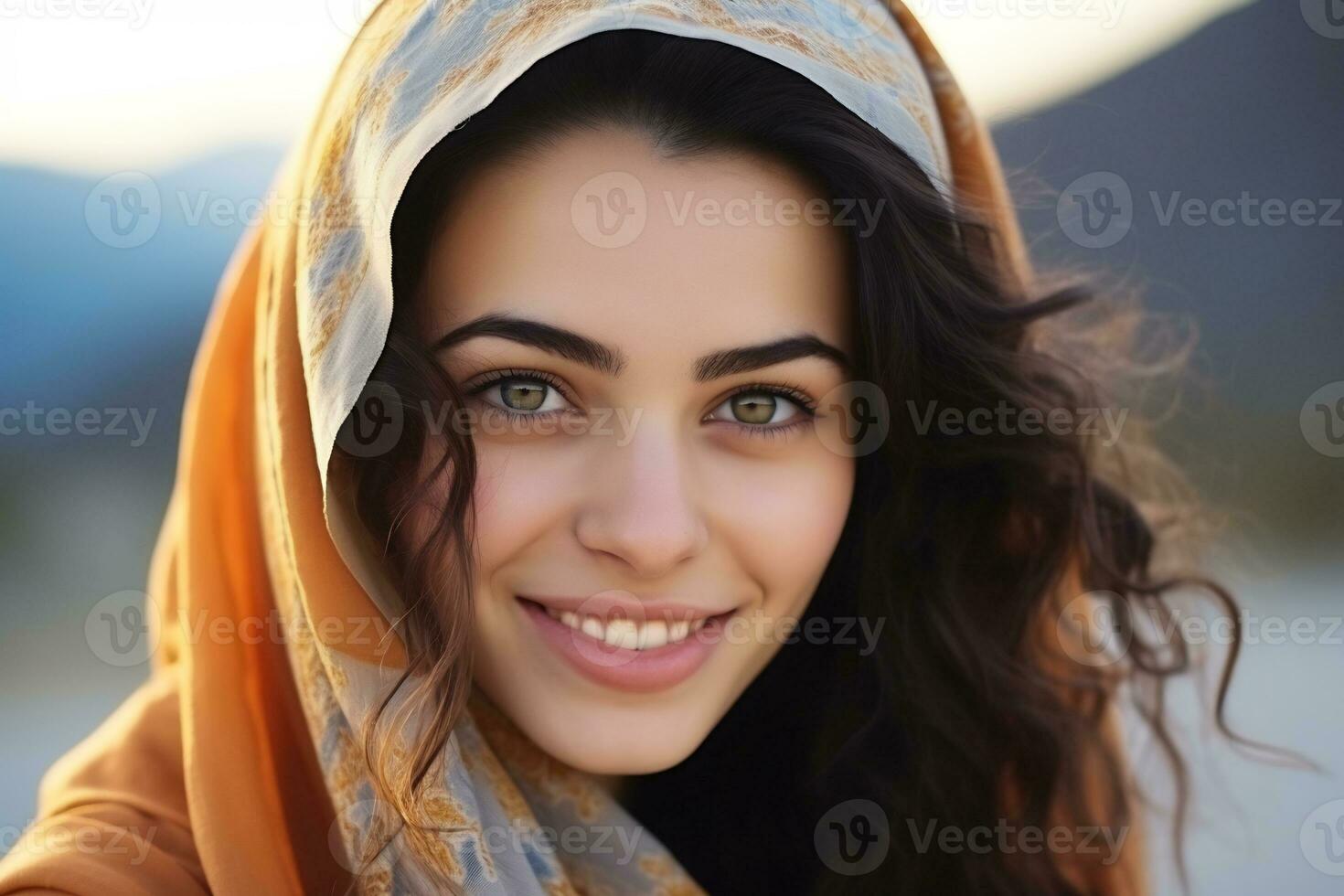 lindo persa menina sorridente para Câmera foto