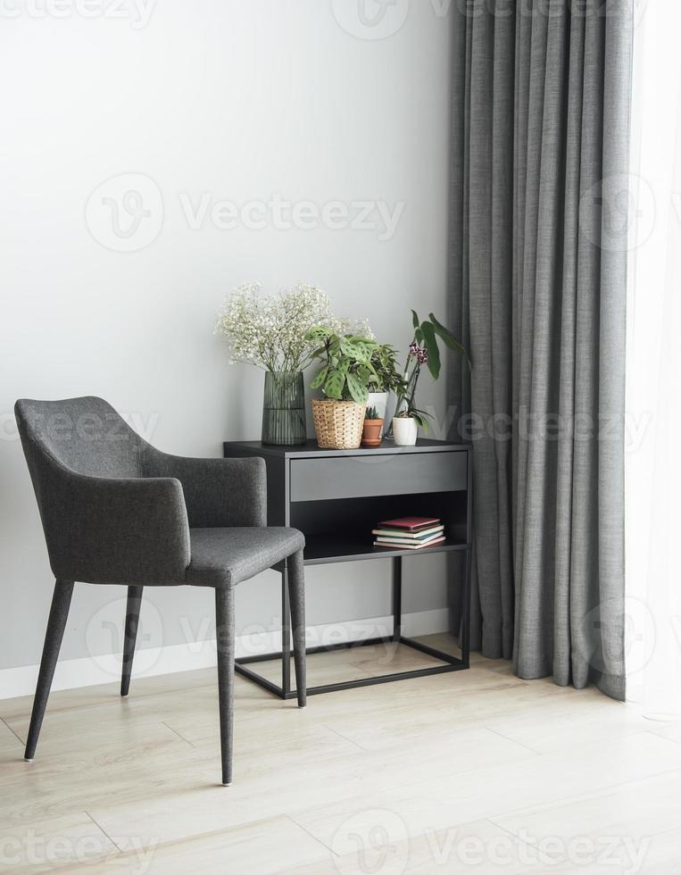 diferentes plantas de casa sobre a mesa foto