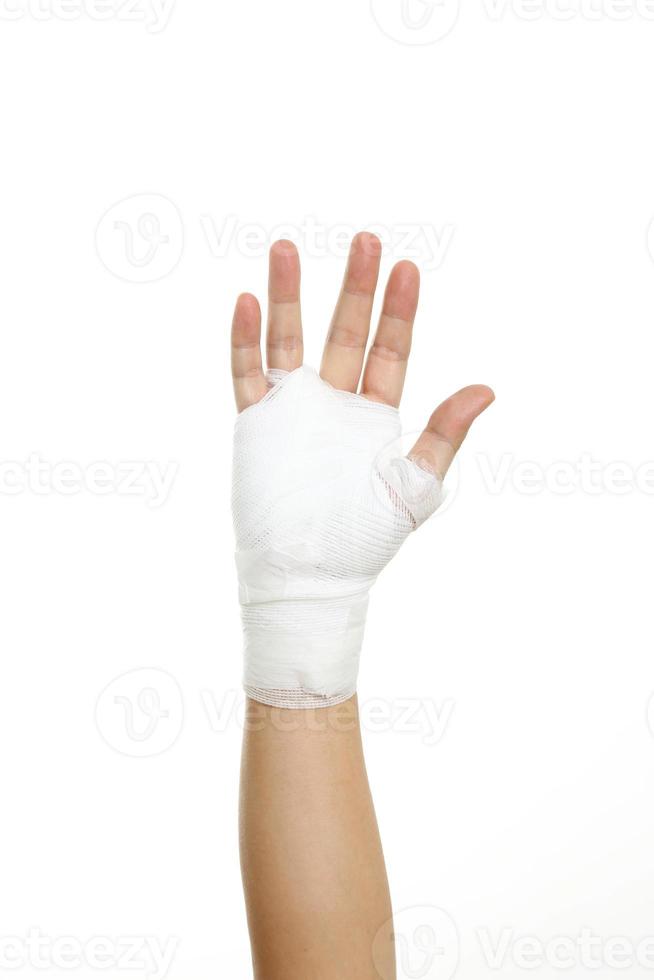 mão com bandagem foto