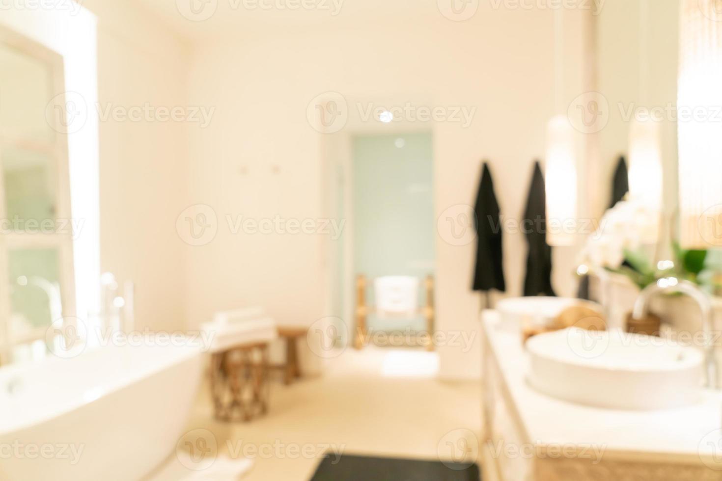 borrão abstrato banheiro luxuoso em resort de hotel para segundo plano foto