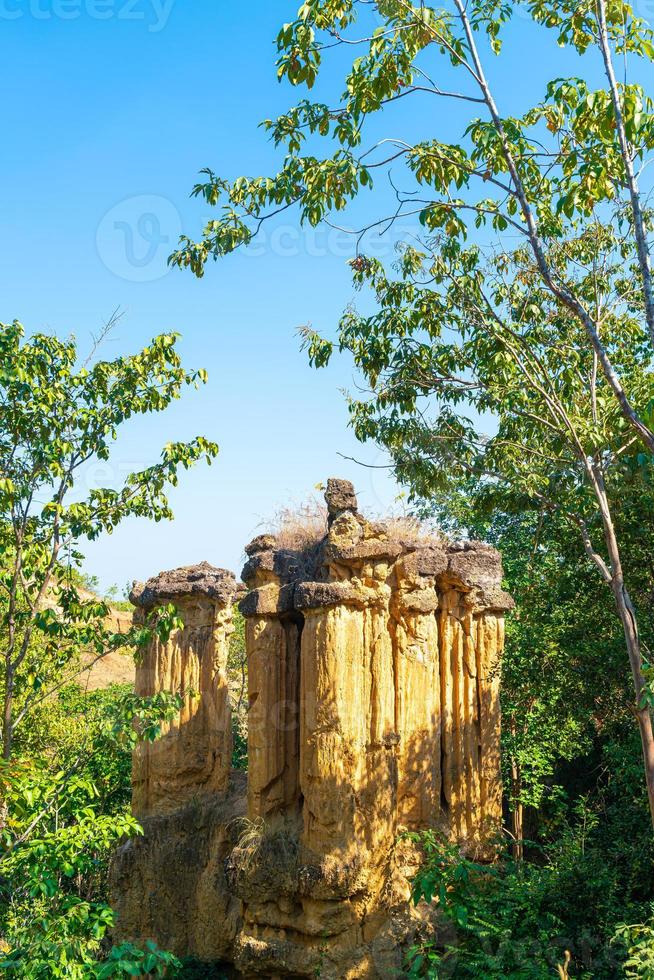 pha chor ou o grand canyon chiangmai no parque nacional de mae wang, chiang mai, tailândia foto