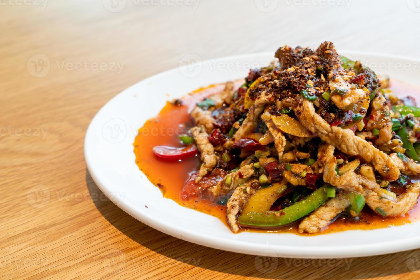 Carne de porco frita com mala chili - comida chinesa foto