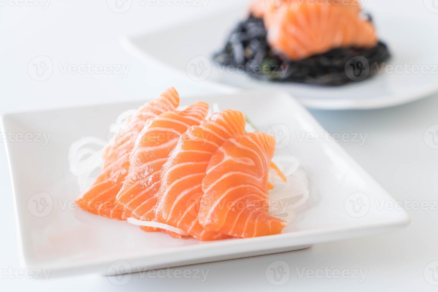 sashimi cru de salmão foto