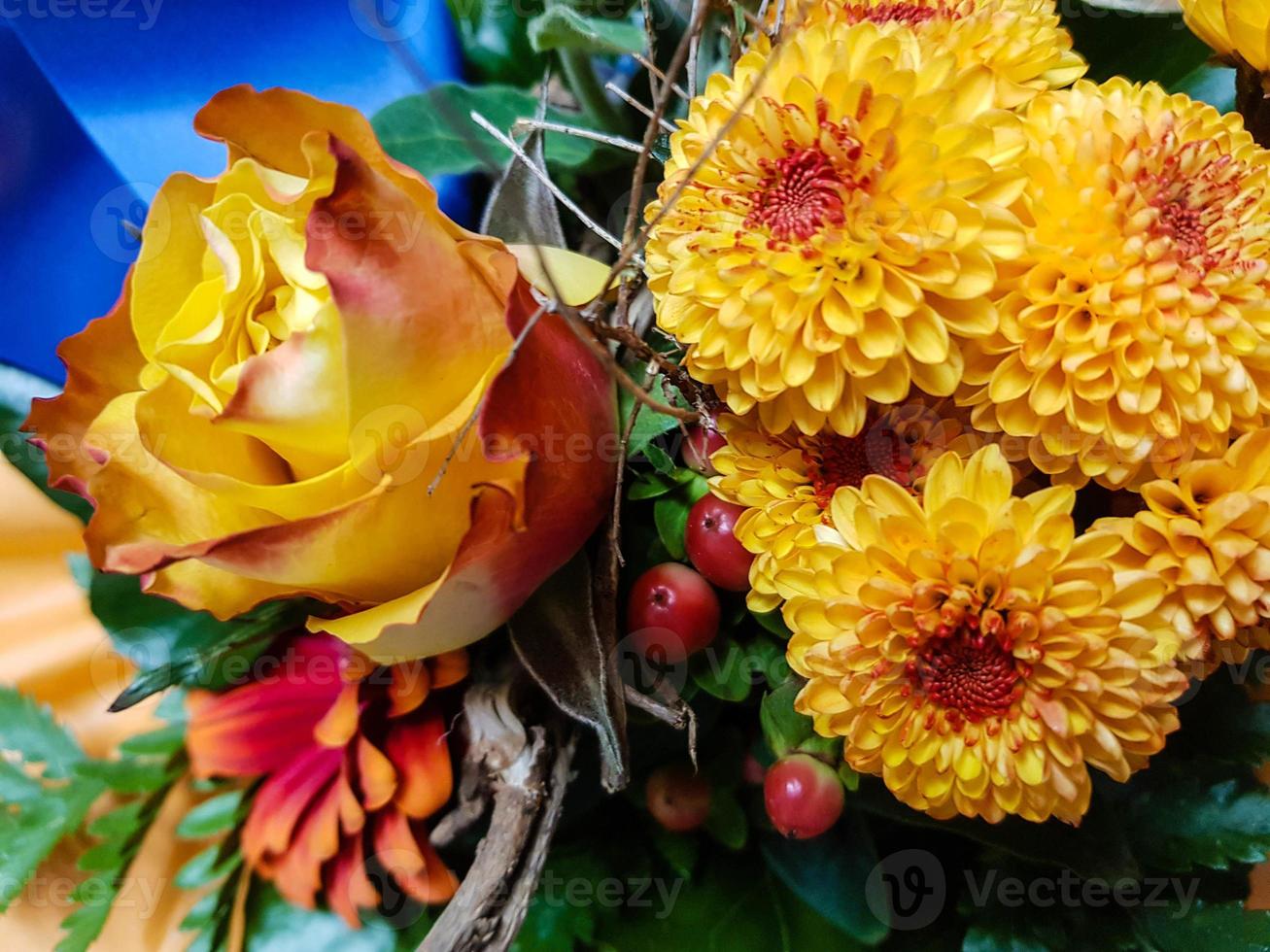 bouquet de noiva com flores diferentes foto