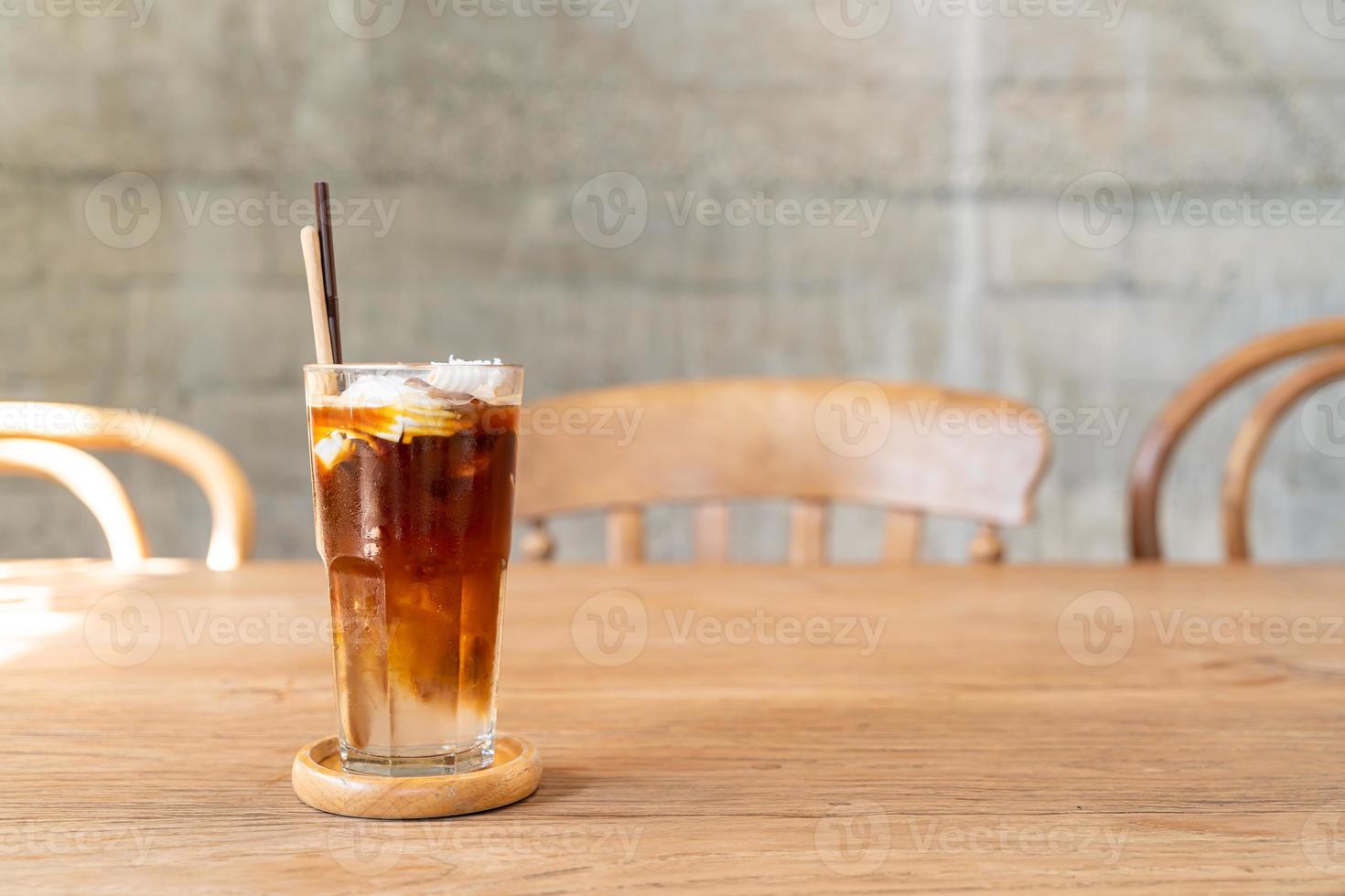 café expresso com suco de coco em cafeteria foto