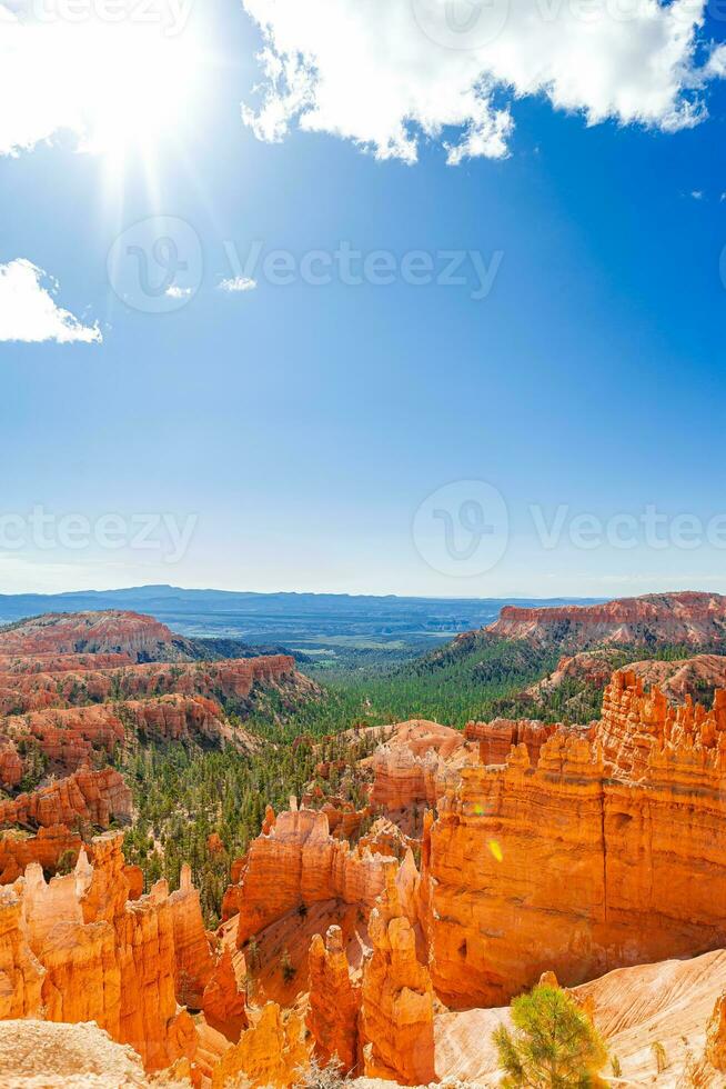 Bryce desfiladeiro nacional parque panorama dentro utah, Unidos estados. Brice desfiladeiro dentro navaho ciclo trilha foto