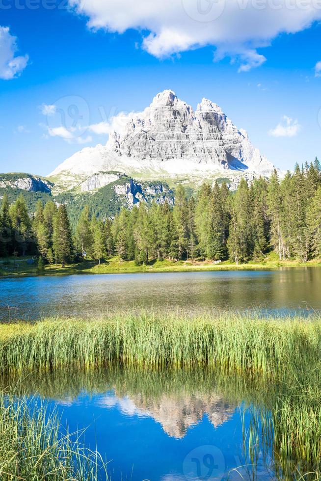 paisagem montanhosa da região de dolomiti, itália. foto