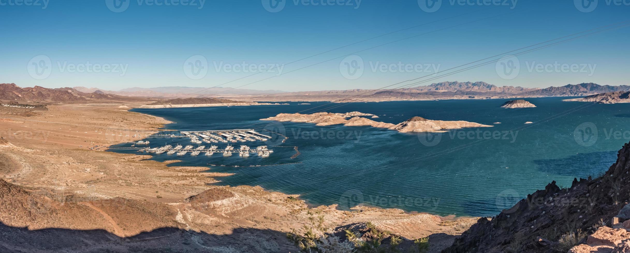 vista do lago hidromel em um dia ensolarado foto