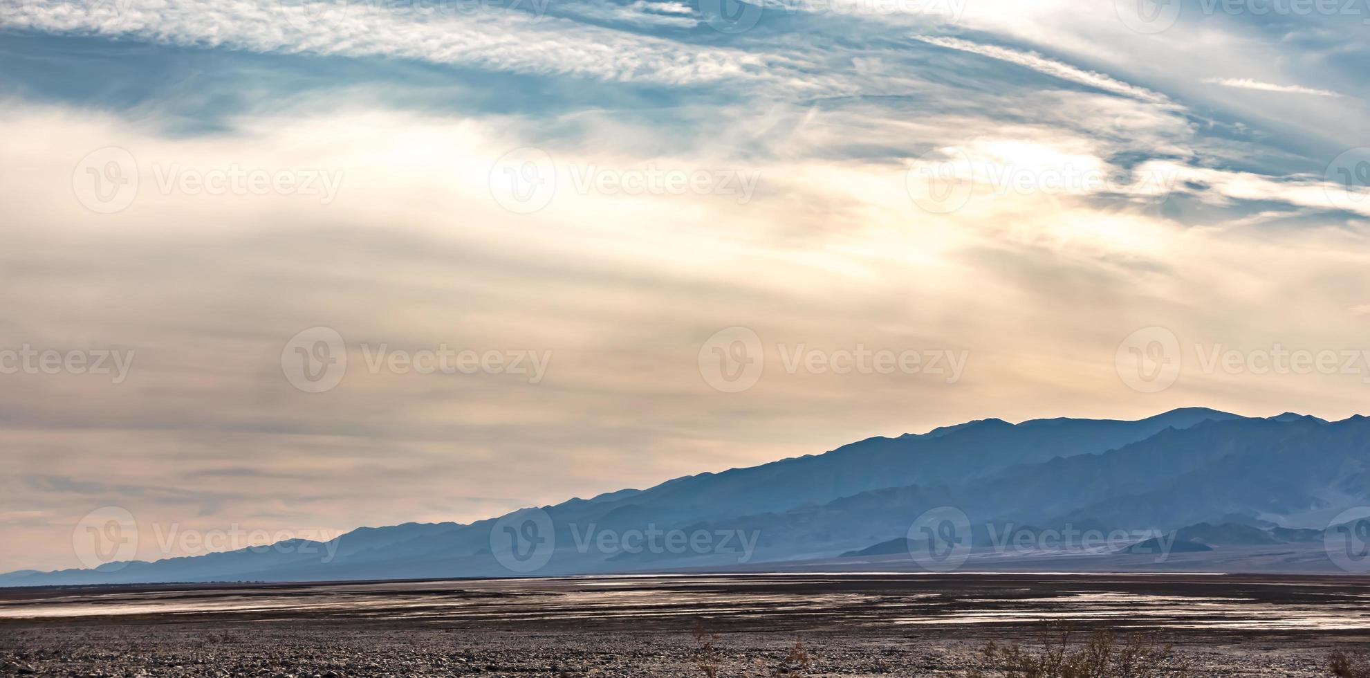 nascer do sol no deserto da califórnia vale da morte foto