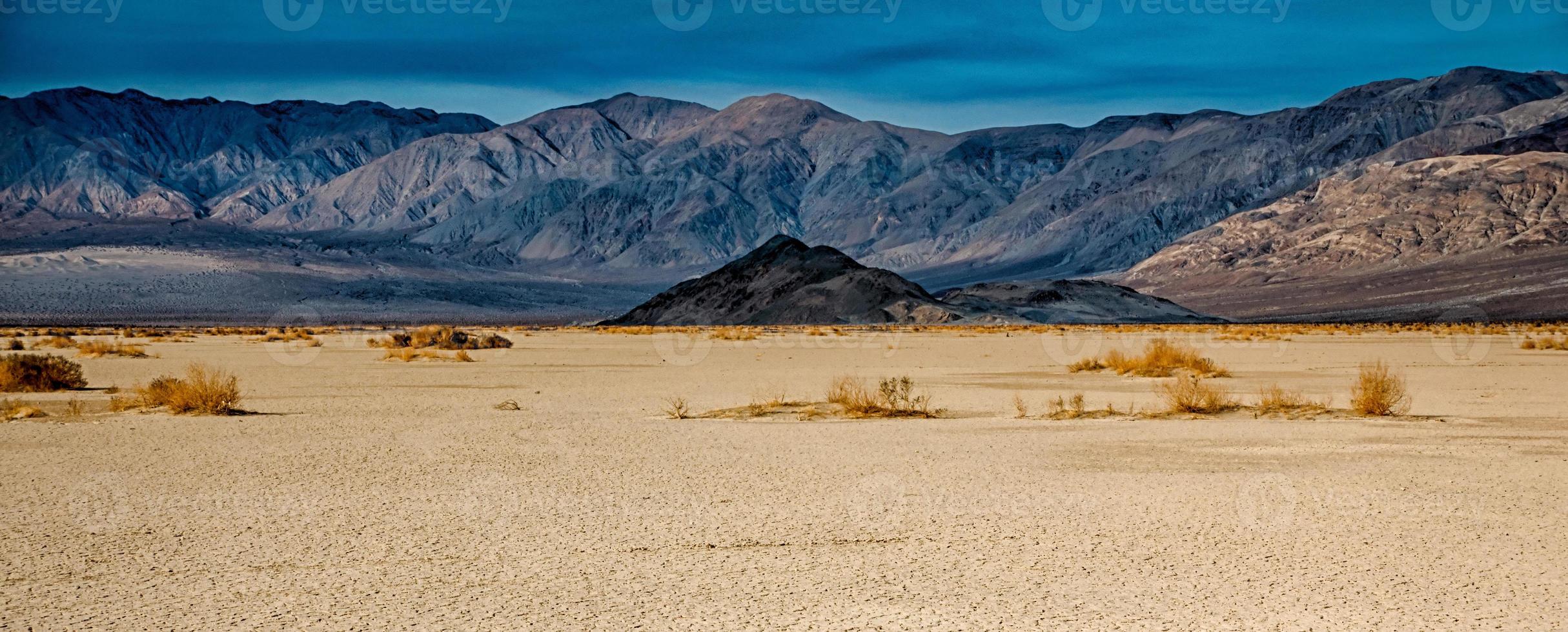 parque nacional do vale da morte em dia ensolarado foto