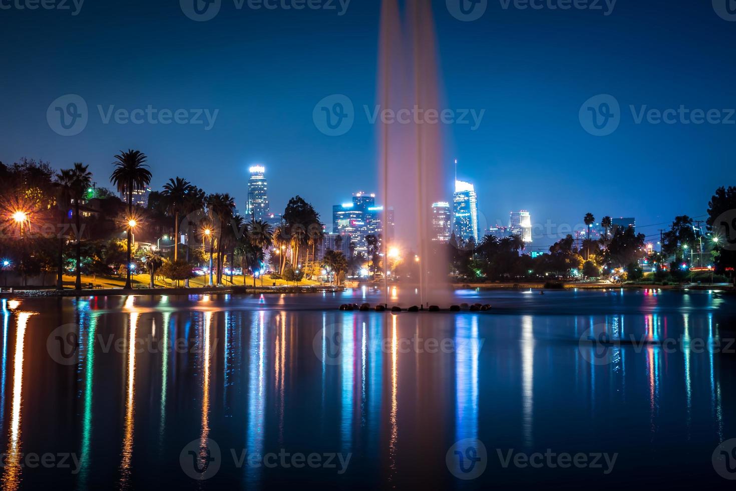 cidade de los angeles california no centro à noite foto