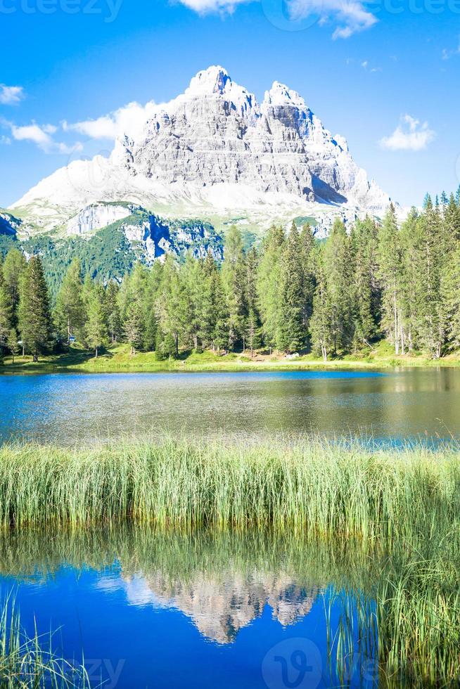 paisagem montanhosa da região de dolomiti, itália. foto