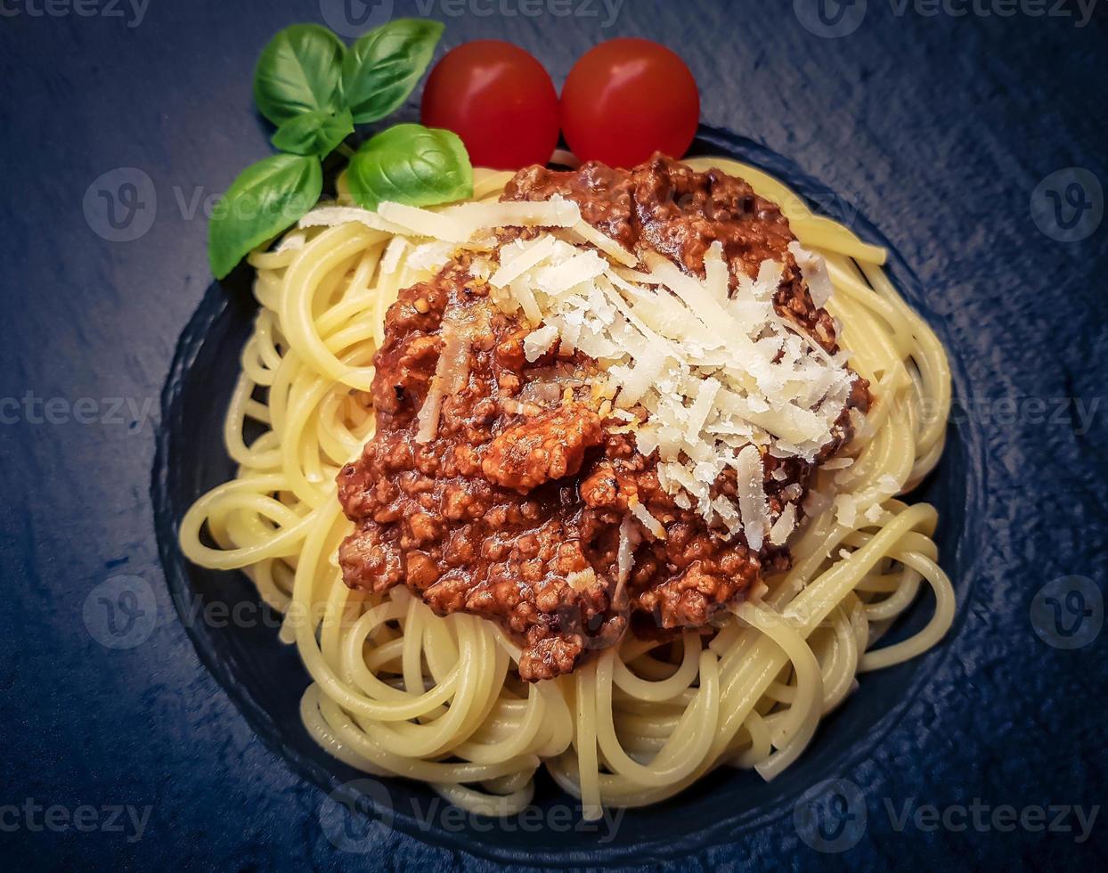 espaguete à bolonhesa com molho de tomate foto