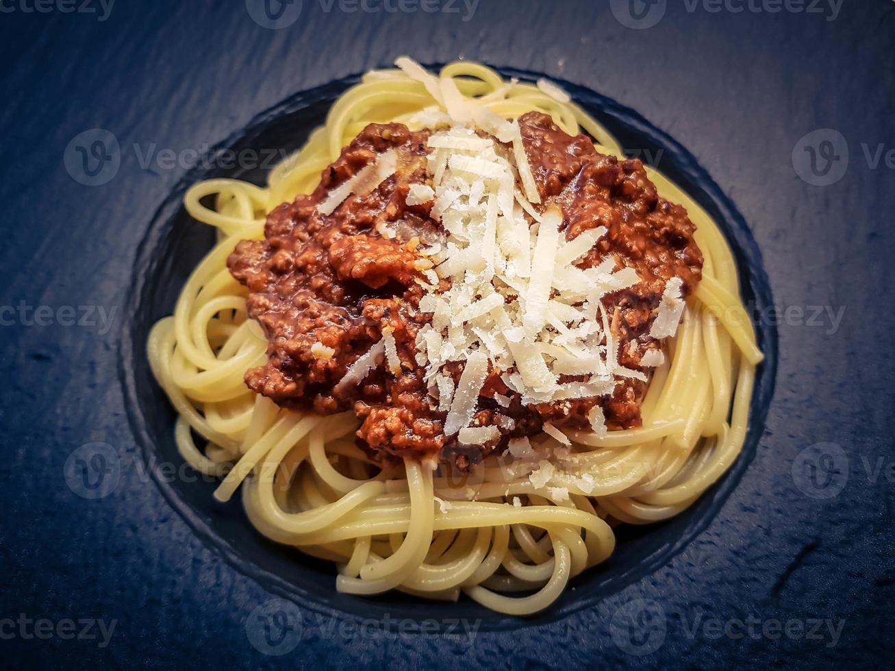 espaguete à bolonhesa com molho de tomate foto