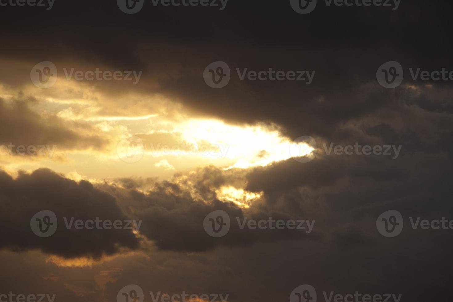 um pôr do sol louco em israel vistas da terra sagrada foto