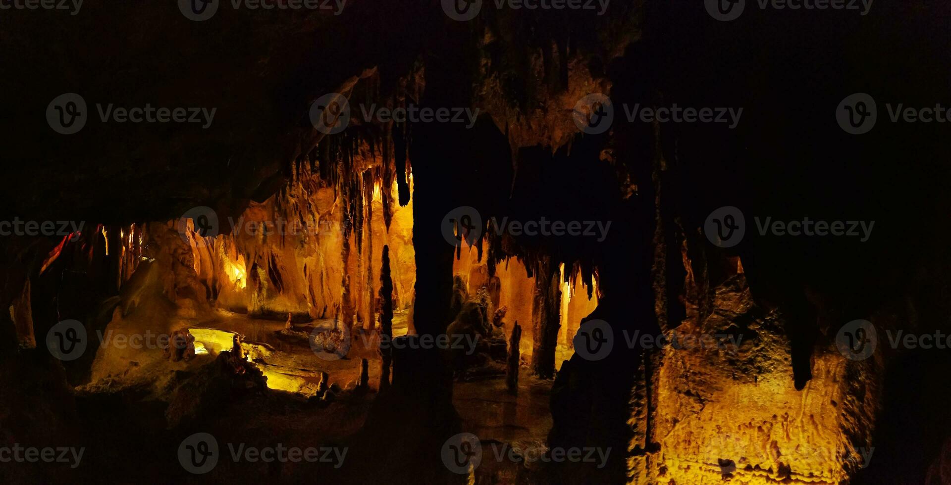 detalhe do cavernas dentro a serra de mira d'aire, dentro Portugal foto